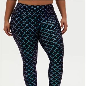 Black Mermaid Wicking Active Legging With Pockets